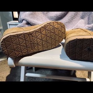 Light brown ankle Minnetonka boots